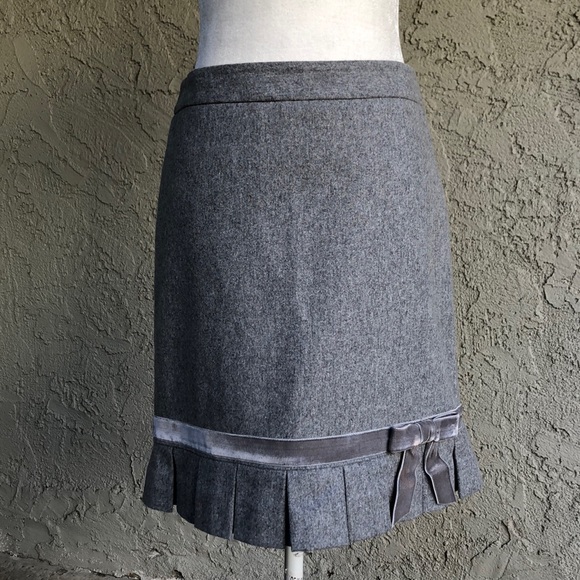 Banana Republic Dresses & Skirts - Banana Republic Gray Wool Ruffle Skirt Size 2